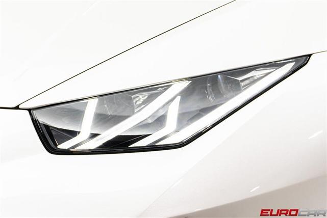 Photo of 2022 White Lamborghini Huracan EVO