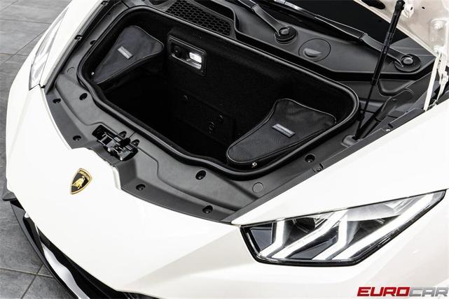 Photo of 2022 White Lamborghini Huracan EVO