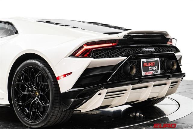 Photo of 2022 White Lamborghini Huracan EVO