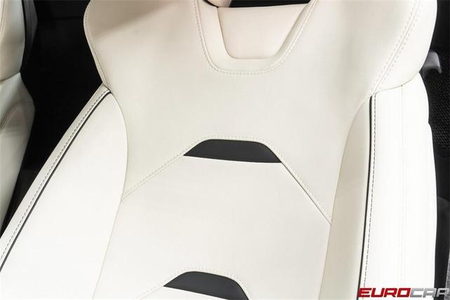 Photo of 2022 White Lamborghini Huracan EVO