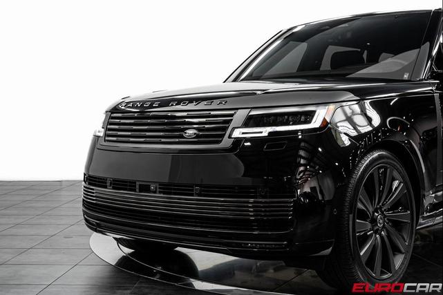 Photo of 2025 Black Land Rover Range Rover
