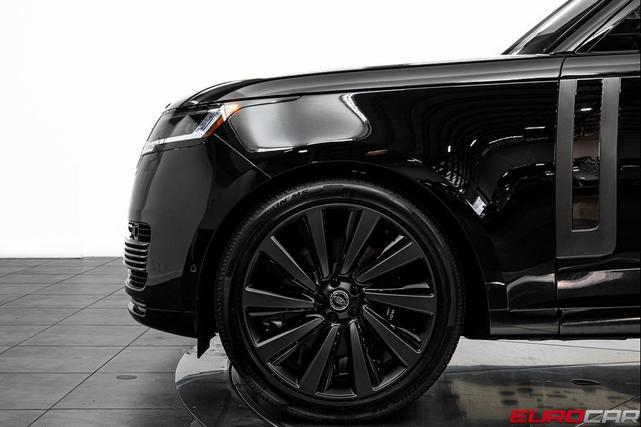 Photo of 2025 Black Land Rover Range Rover