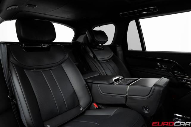 Photo of 2025 Black Land Rover Range Rover