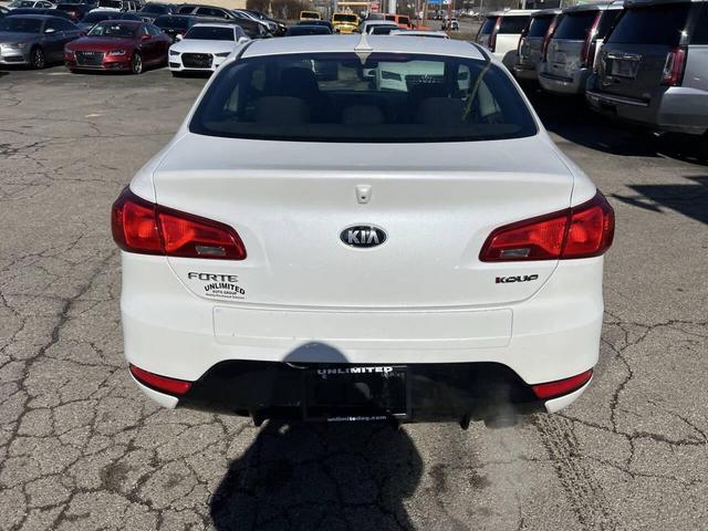 Photo of 2014 White Kia Forte Koup