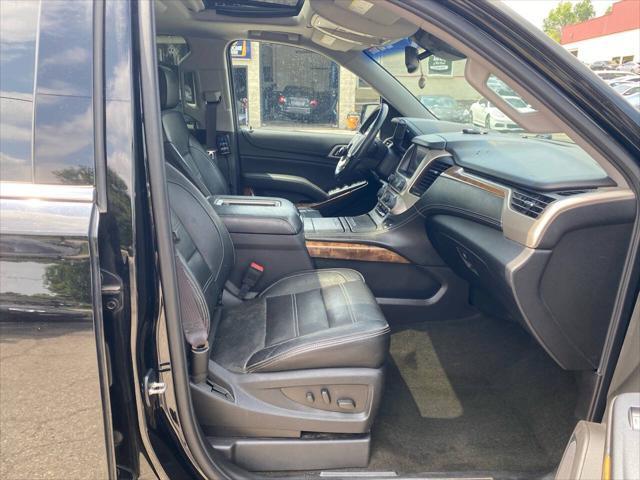 Photo of 2015 Black GMC Yukon