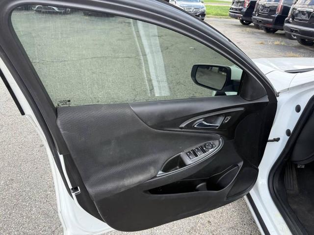 Photo of 2021 White Chevrolet Malibu