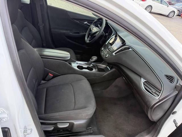 Photo of 2021 White Chevrolet Malibu