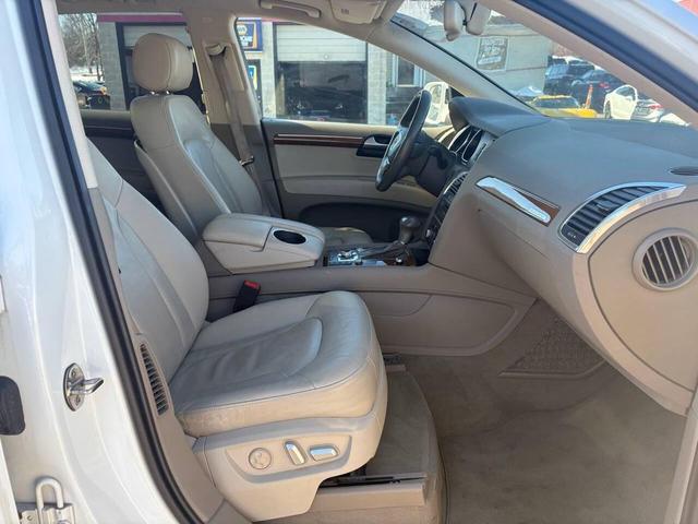 Photo of 2015 White Audi Q7