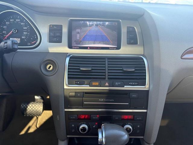 Photo of 2015 White Audi Q7