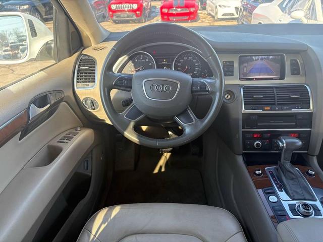 Photo of 2015 White Audi Q7