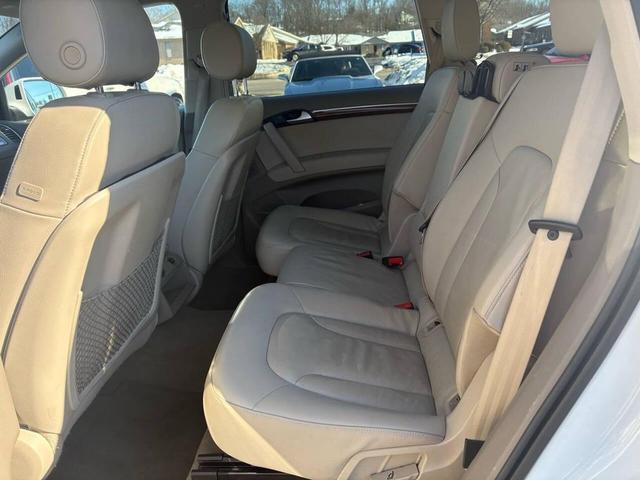 Photo of 2015 White Audi Q7