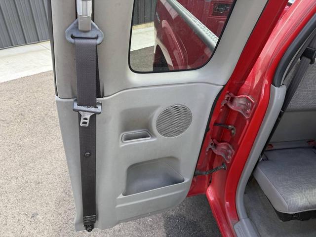 Photo of 2005 Red GMC Canyon