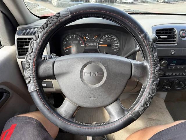 Photo of 2005 Red GMC Canyon