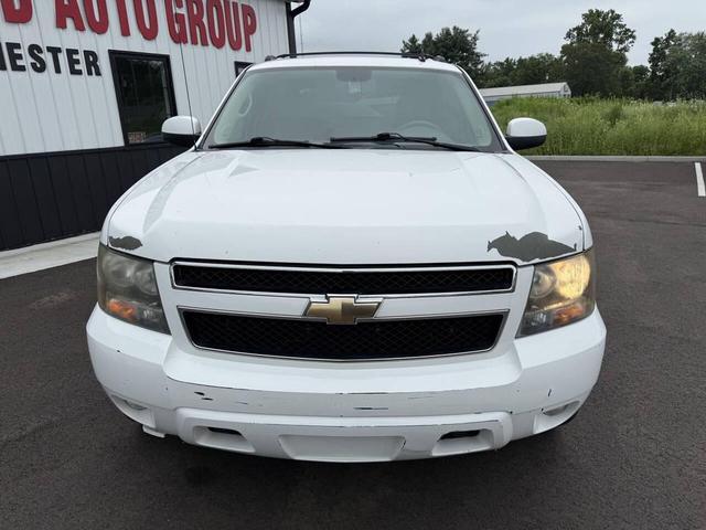 Photo of 2009 White Chevrolet Avalanche