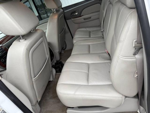 Photo of 2009 White Chevrolet Avalanche
