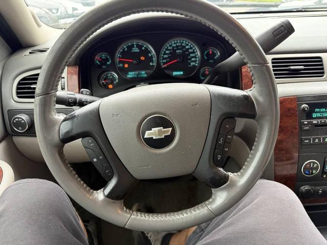 Photo of 2009 White Chevrolet Avalanche