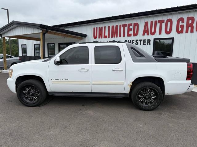 Photo of 2009 White Chevrolet Avalanche