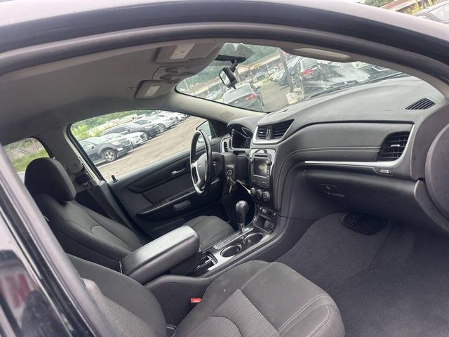 Photo of 2017 Black Chevrolet Traverse