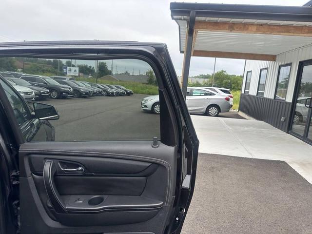 Photo of 2017 Black Chevrolet Traverse