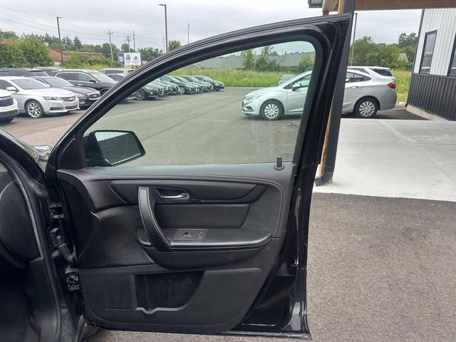 Photo of 2017 Black Chevrolet Traverse