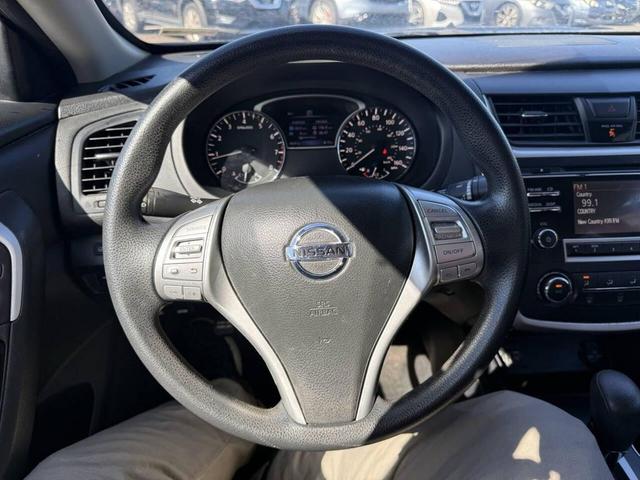 Photo of 2017 Black Nissan Altima