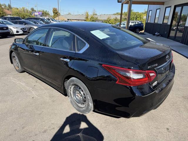 Photo of 2017 Black Nissan Altima