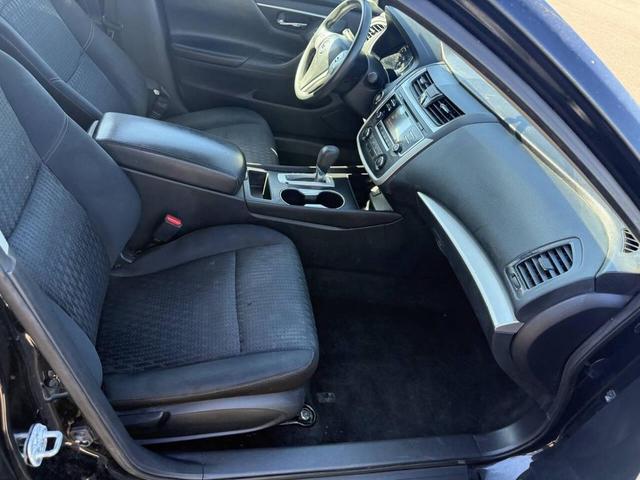 Photo of 2017 Black Nissan Altima