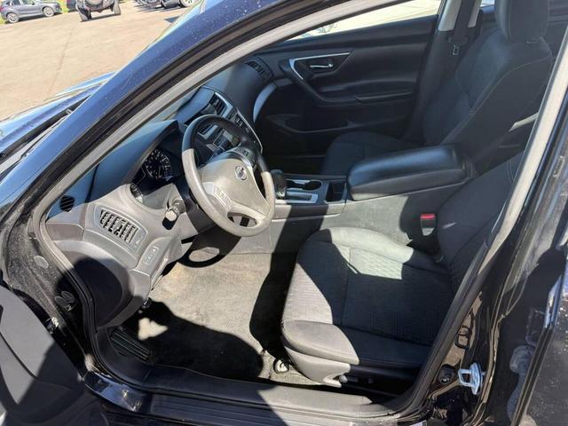 Photo of 2017 Black Nissan Altima