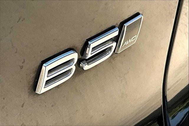 Photo of 2023 Onyx Black Metallic Volvo XC40