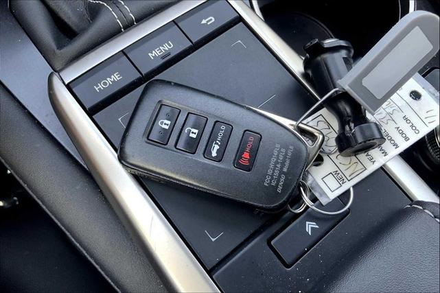 Photo of 2022 Atomic Silver Lexus RX 350