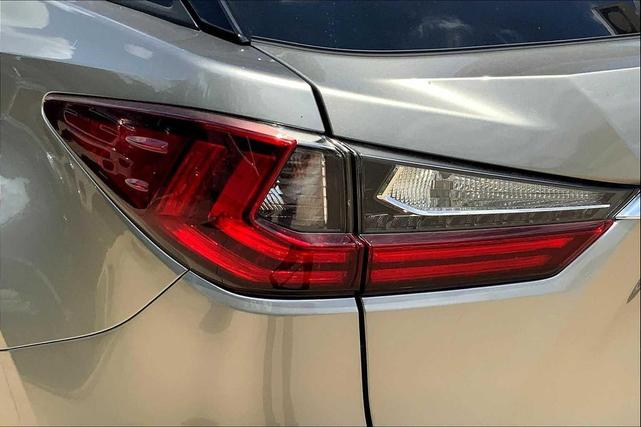 Photo of 2022 Atomic Silver Lexus RX 350