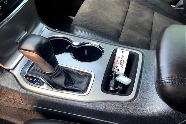Photo of 2020 Diamond Black Crystal Pearlcoat Jeep Grand Cherokee