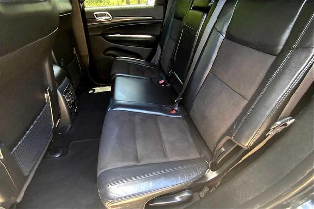 Photo of 2020 Diamond Black Crystal Pearlcoat Jeep Grand Cherokee