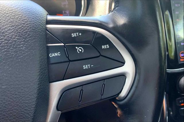 Photo of 2020 Diamond Black Crystal Pearlcoat Jeep Grand Cherokee