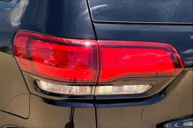 Photo of 2020 Diamond Black Crystal Pearlcoat Jeep Grand Cherokee