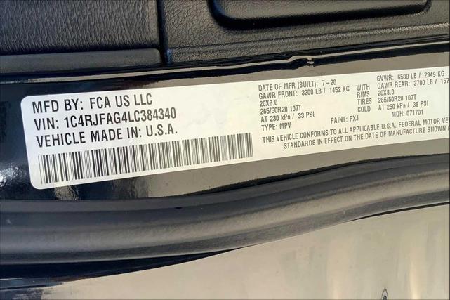 Photo of 2020 Diamond Black Crystal Pearlcoat Jeep Grand Cherokee