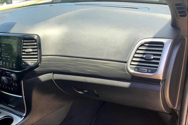 Photo of 2020 Diamond Black Crystal Pearlcoat Jeep Grand Cherokee