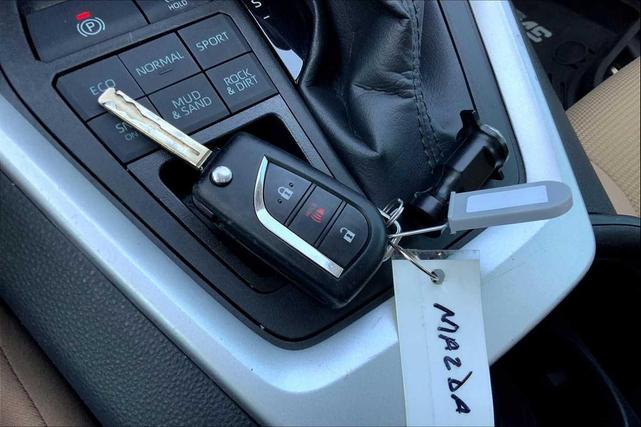 Photo of 2022 White Toyota RAV4