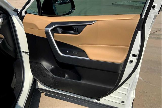 Photo of 2022 White Toyota RAV4