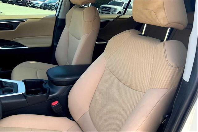Photo of 2022 White Toyota RAV4