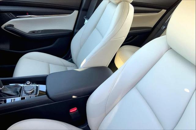 Photo of 2025 Platinum Quartz Metallic Mazda Mazda3