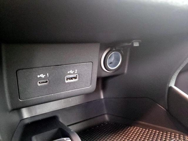 Photo of 2024 White Nissan Kicks
