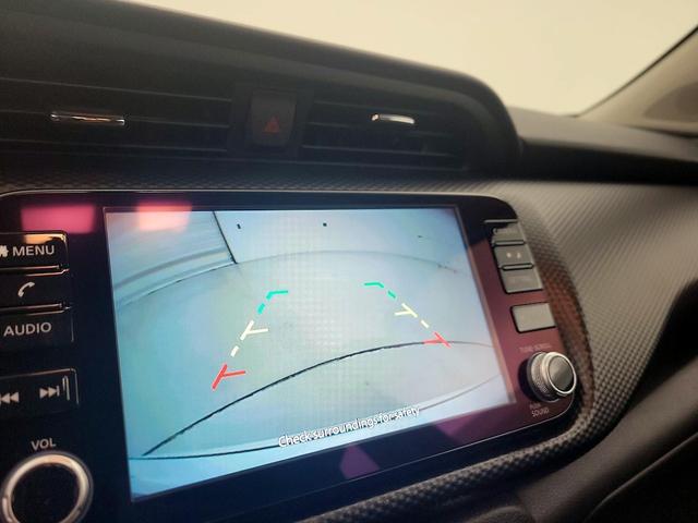 Photo of 2024 White Nissan Kicks
