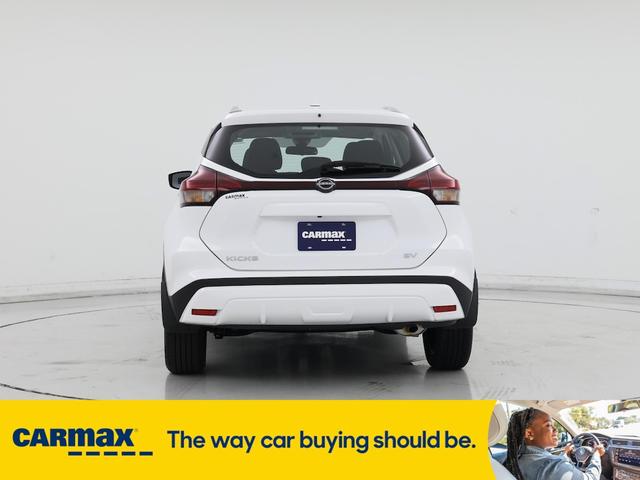 Photo of 2024 White Nissan Kicks