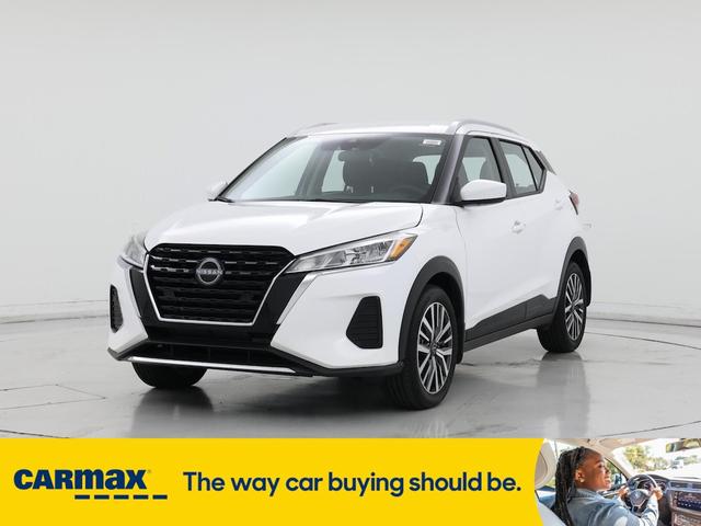 Photo of 2024 White Nissan Kicks