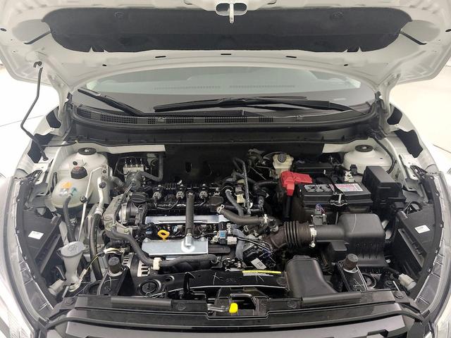 Photo of 2024 White Nissan Kicks