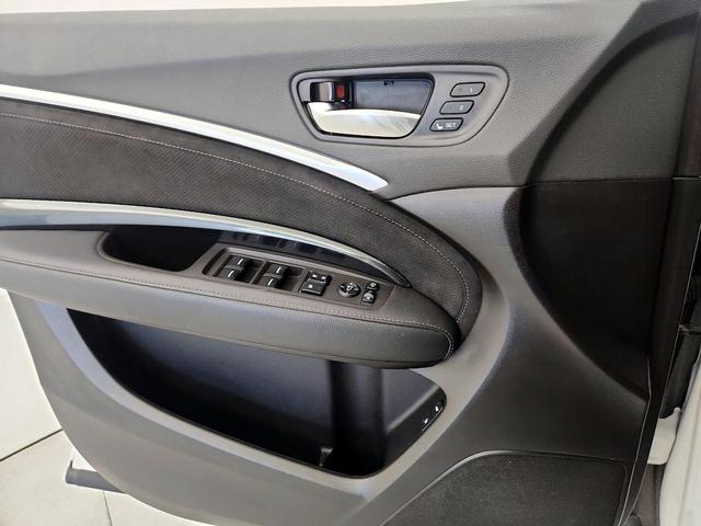 Photo of 2019 White Acura MDX