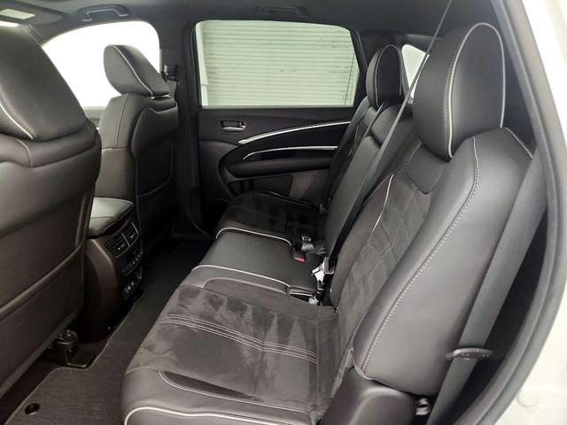 Photo of 2019 White Acura MDX