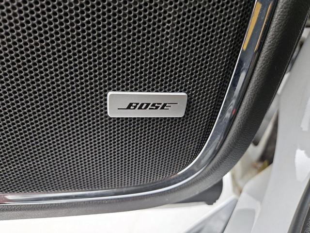 Photo of 2015 White GMC Yukon