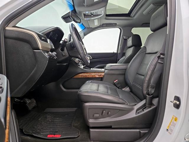 Photo of 2015 White GMC Yukon
